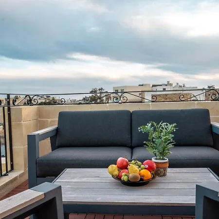 Narcisa - Luxury 3br Traditional House With Pool, Cinema & Hot Tub * Xaghra