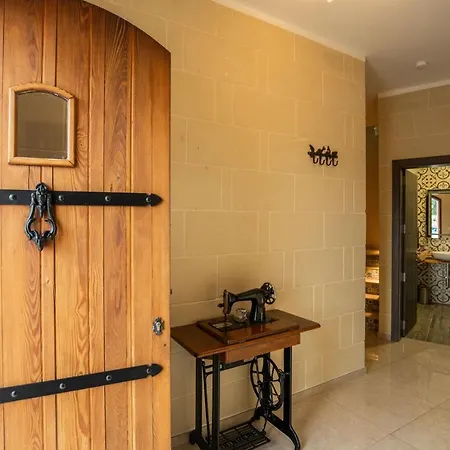 Holiday home Narcisa - Luxury 3br Traditional House With Pool, Cinema & Hot Tub