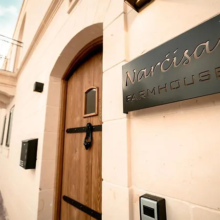 Narcisa - Luxury 3br Traditional House With Pool, Cinema & Hot Tub *