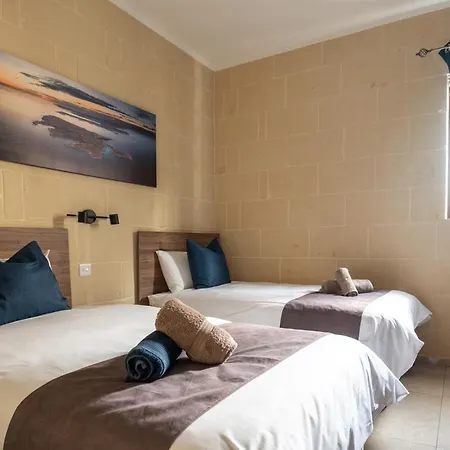 Narcisa - Luxury 3br Traditional House With Pool, Cinema & Hot Tub * Xaghra