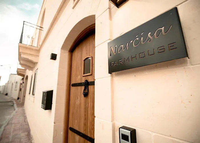 Narcisa - Luxury 3br Traditional House With Pool, Cinema & Hot Tub *